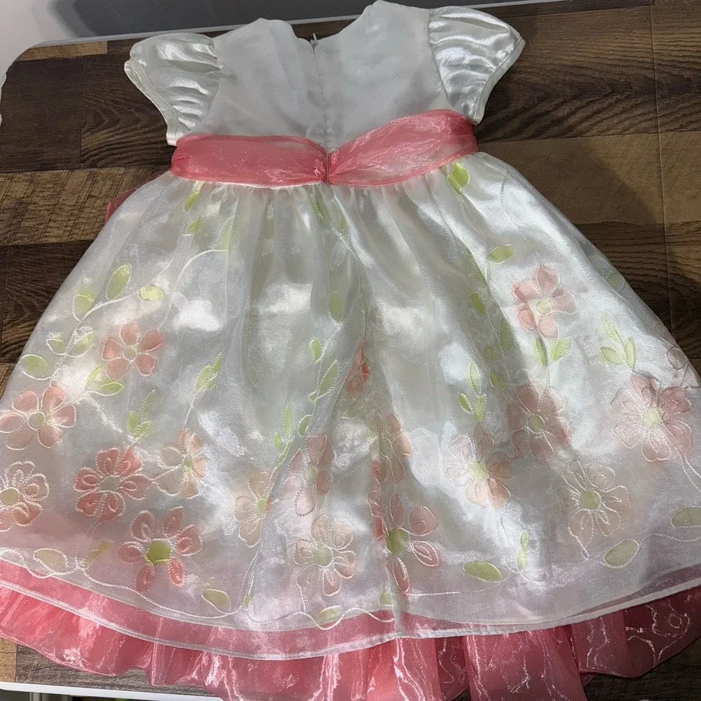 Lot Of 3 Girls Size 24 Months Dresses Lacy Embroidery‎ Fancy